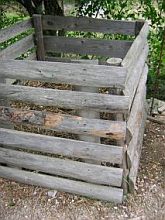  composteur en silo: avec quelques planches de bois